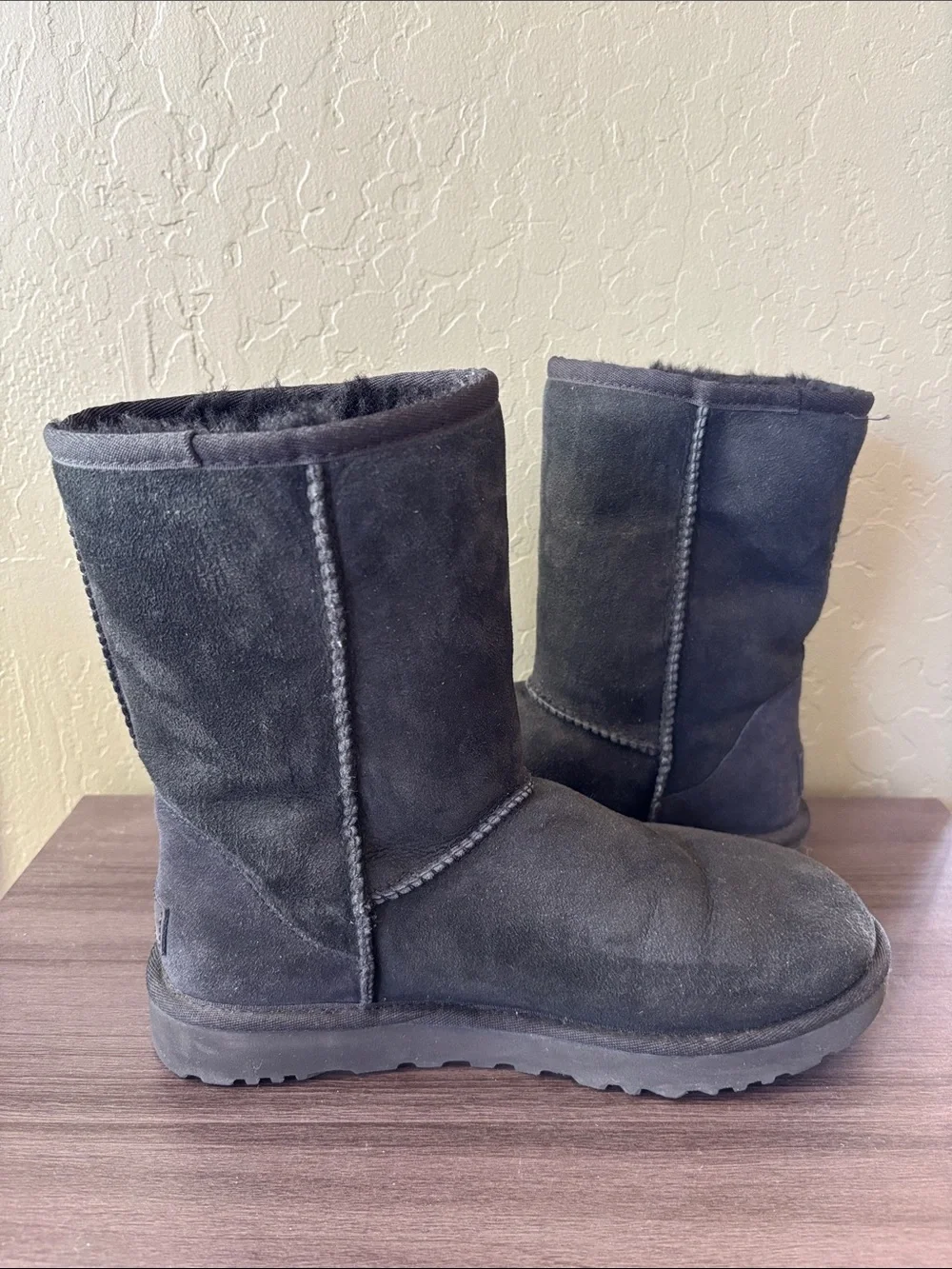 Ugg Classic II Black Boots Shearling Lined Size 8